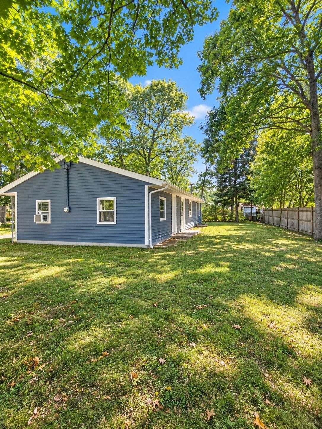 118 Deanna Rd Brockton — Photo 2 of 3