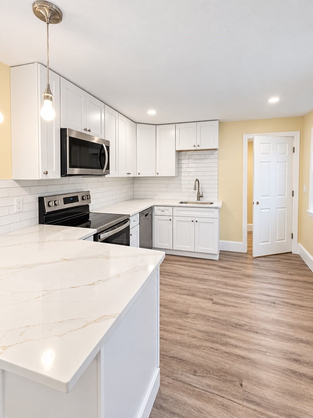 118 Deanna Rd Brockton — Photo 4 of 21