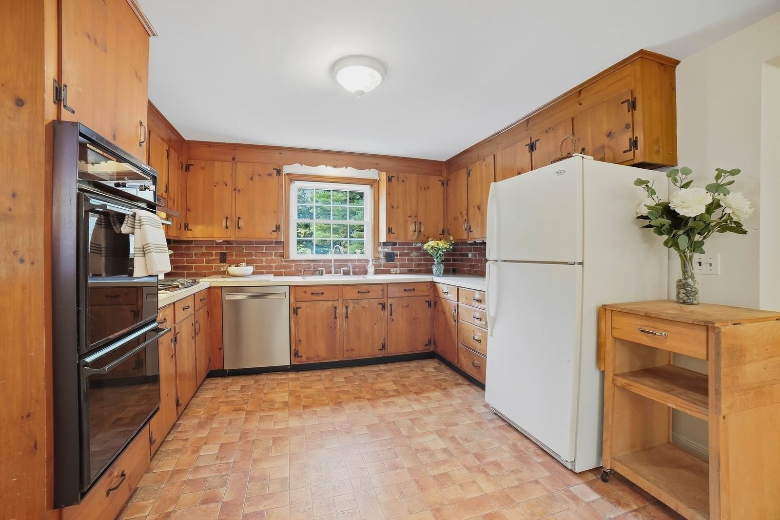 407 Stow Rd Boxborough — Photo 10 of 42