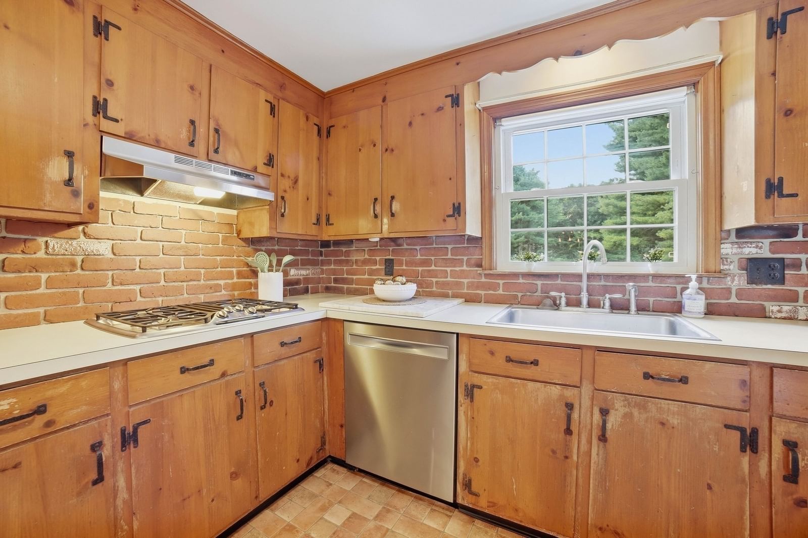 407 Stow Rd Boxborough — Photo 11 of 42