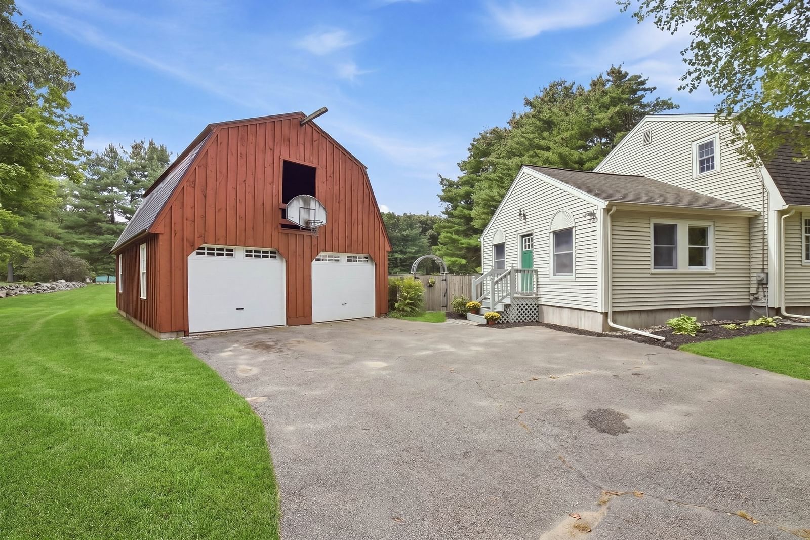 407 Stow Rd Boxborough — Photo 3 of 42