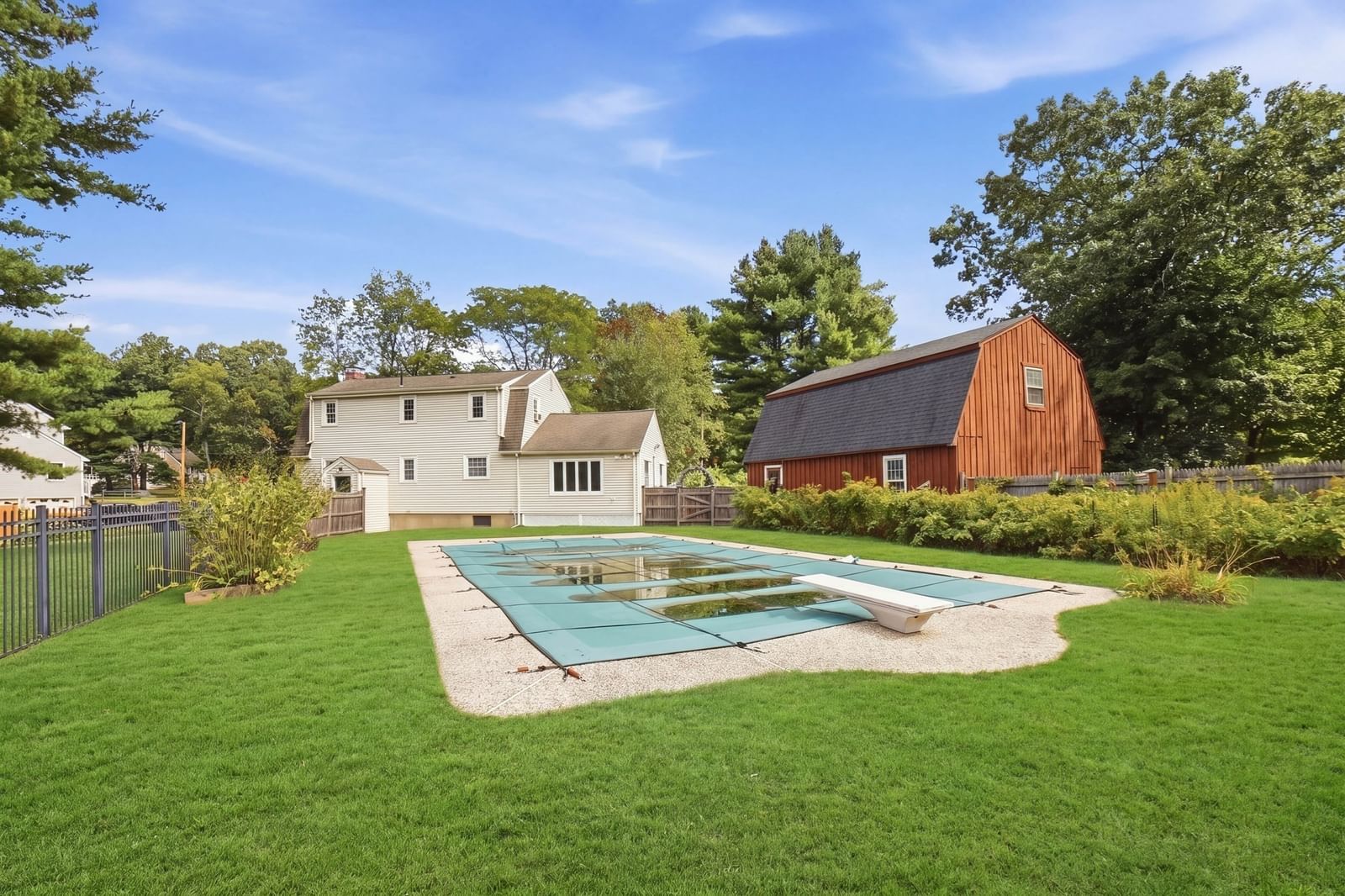 407 Stow Rd Boxborough — Photo 4 of 42