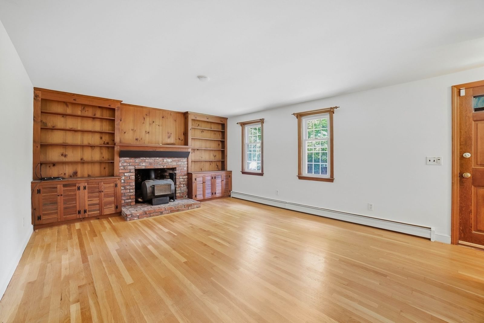 407 Stow Rd Boxborough — Photo 6 of 42