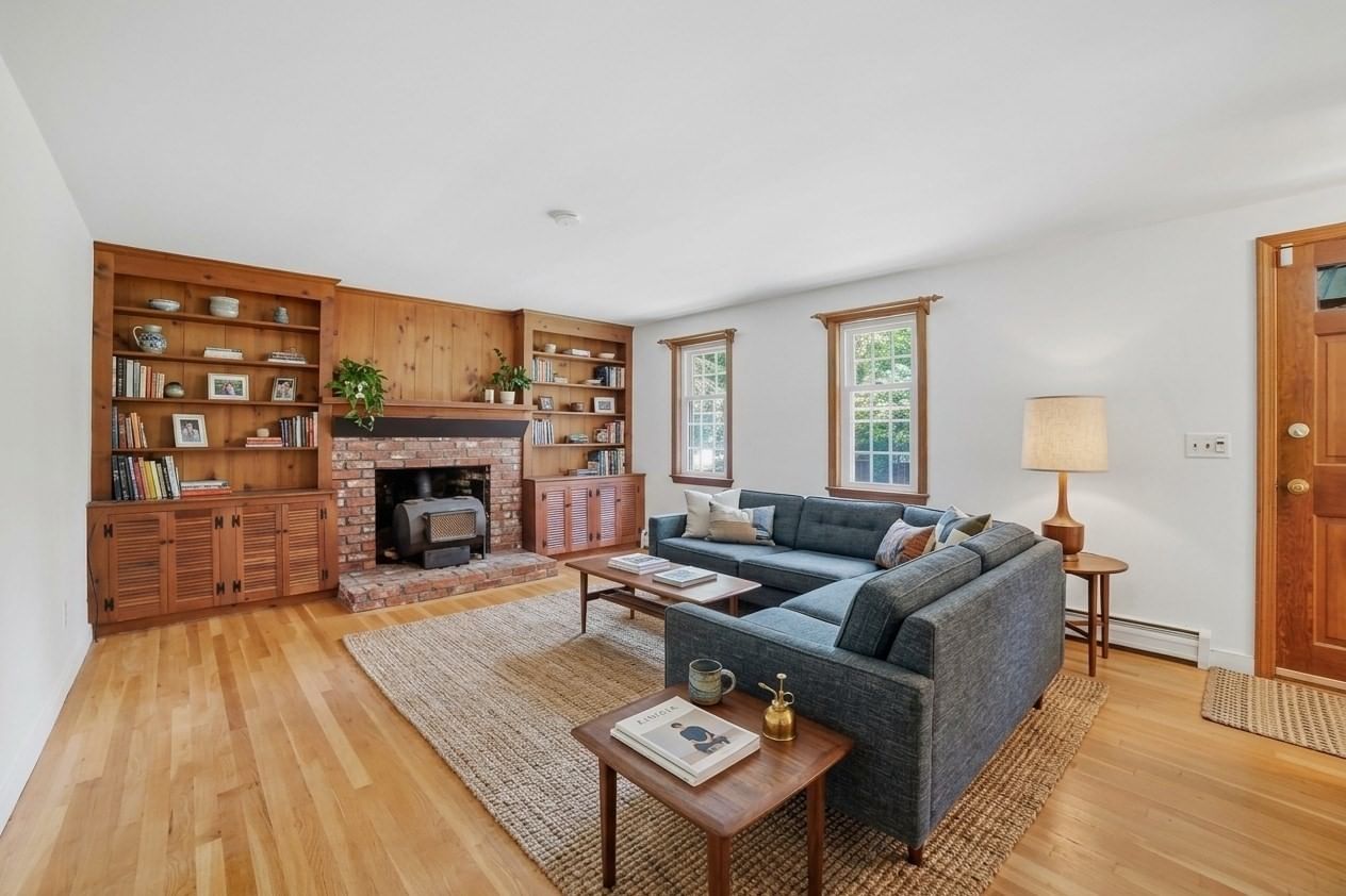 407 Stow Rd Boxborough — Photo 7 of 42