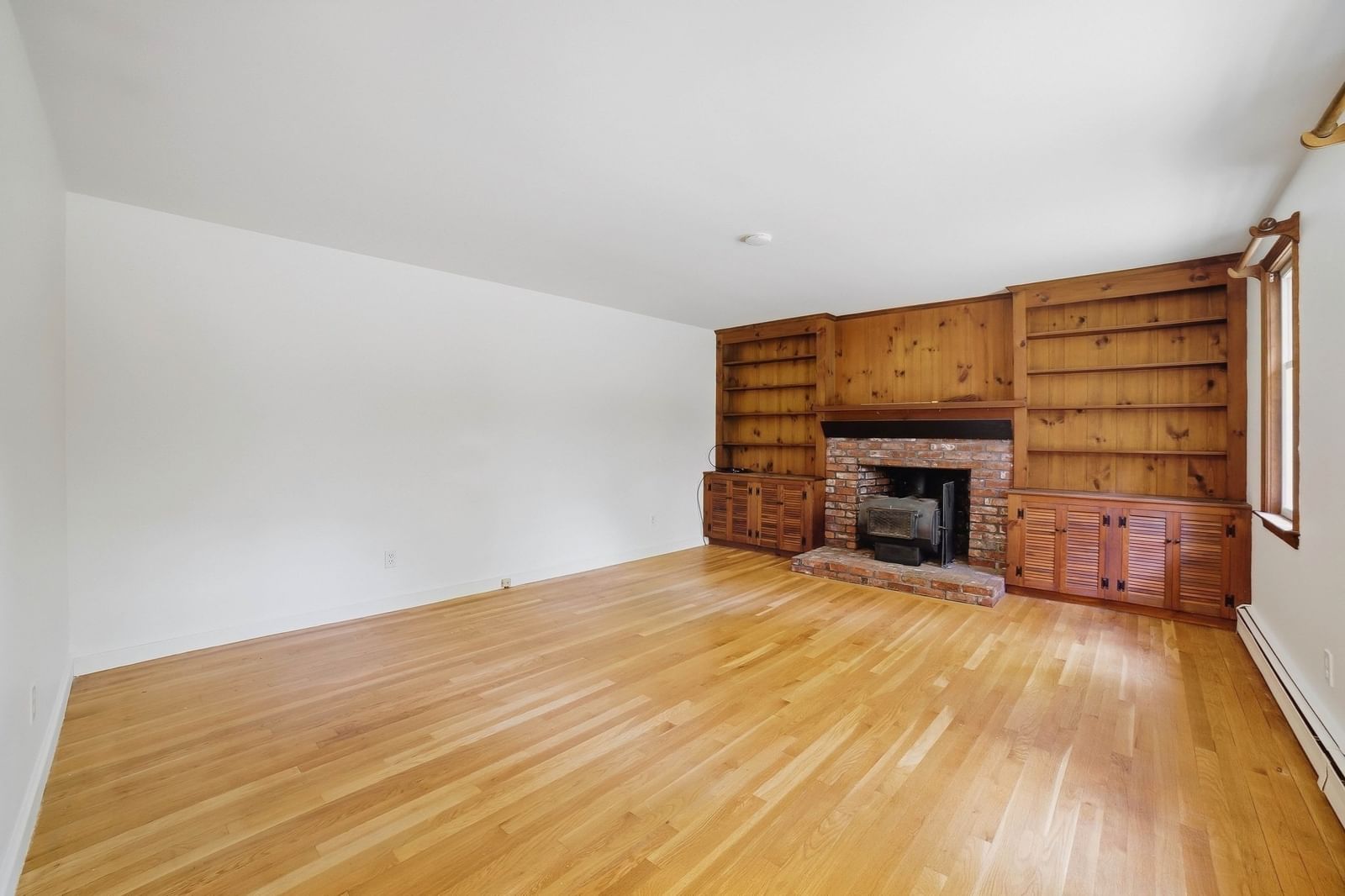407 Stow Rd Boxborough — Photo 8 of 42