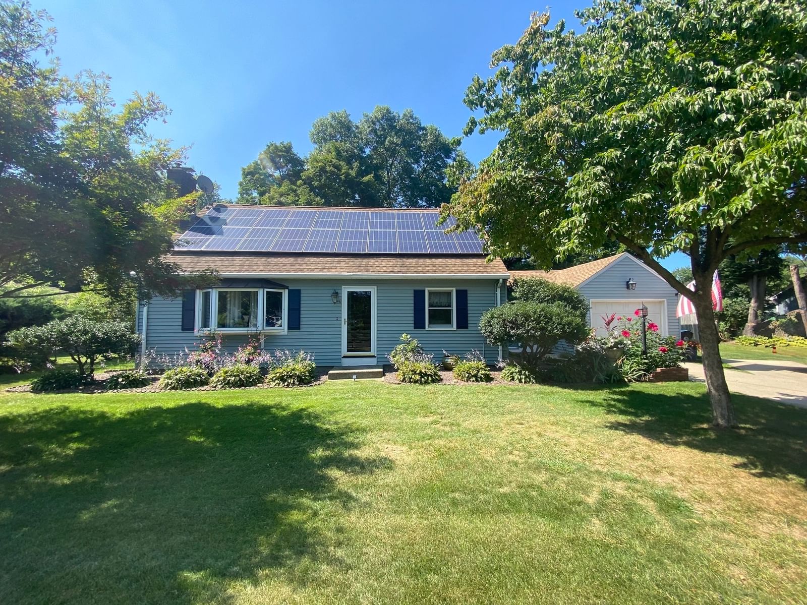 Property at 46 Country Rd, Agawam, MA 01001