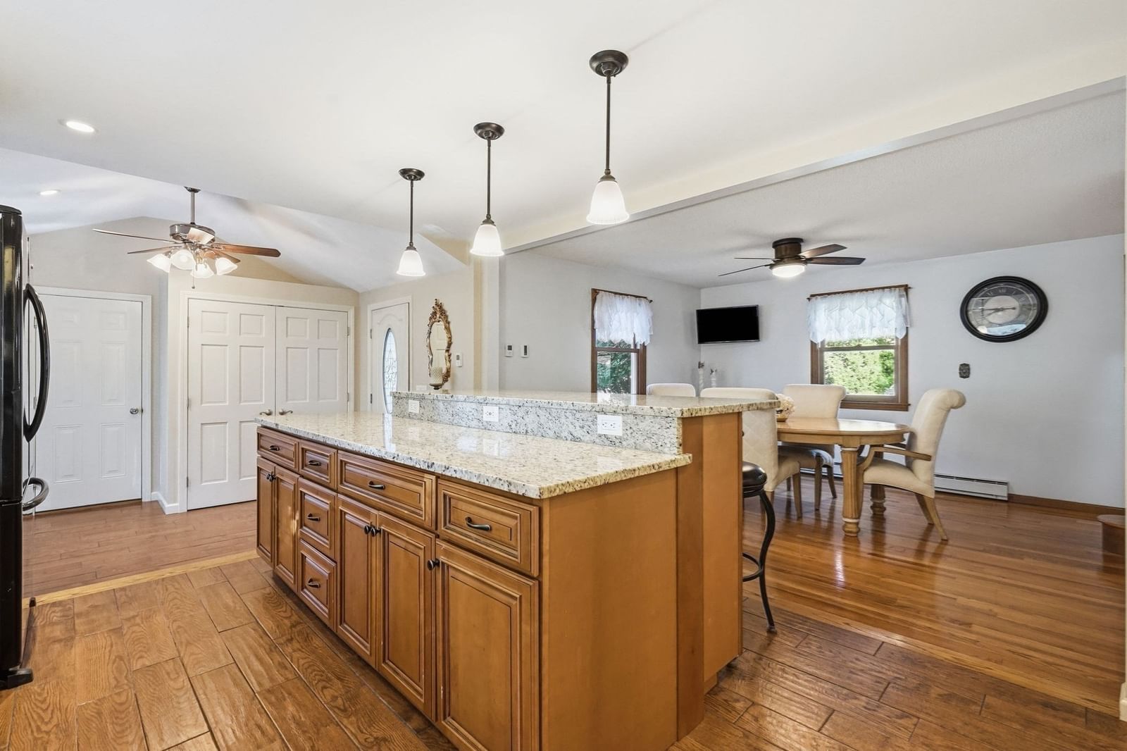 46 Country Rd Agawam — Photo 10 of 42