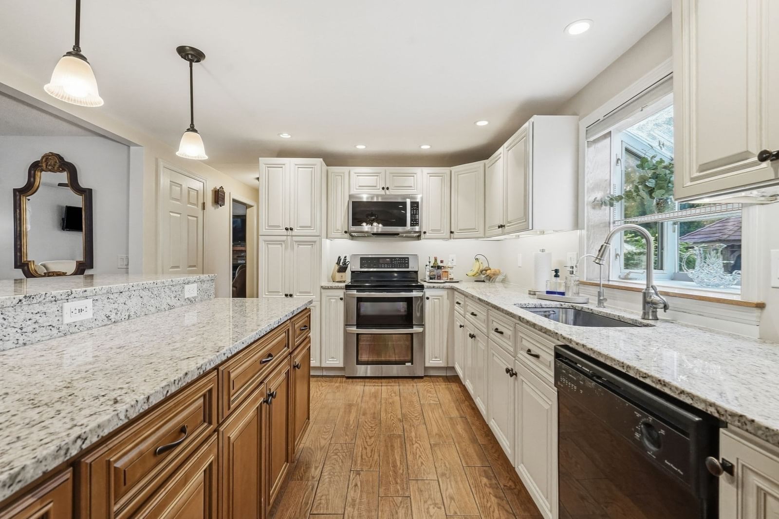 46 Country Rd Agawam — Photo 5 of 42