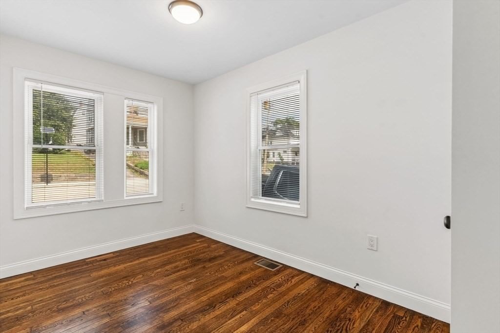 183 Whitwell St Quincy — Photo 3 of 19