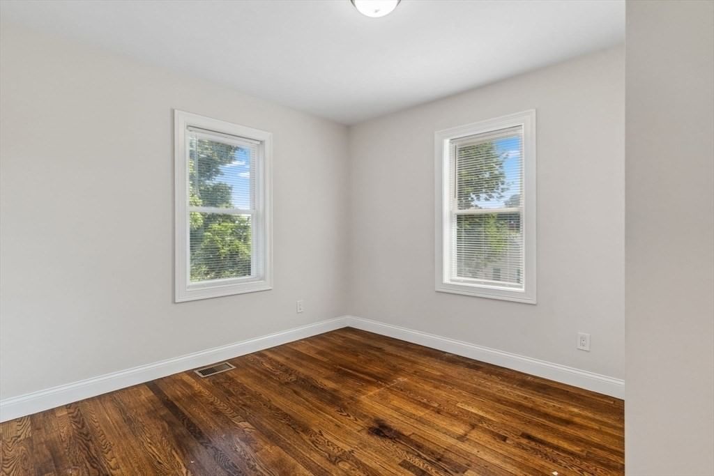 183 Whitwell St Quincy — Photo 4 of 19