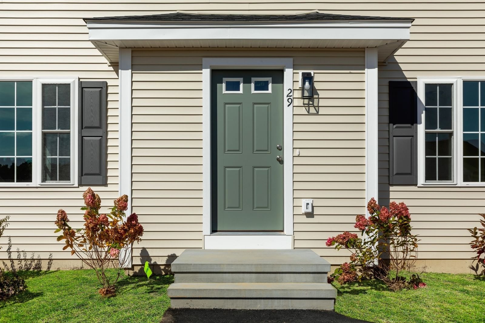 29 Bumblebee Dr Plymouth — Photo 3 of 32