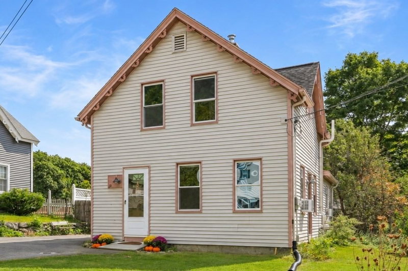 12 Brightside St