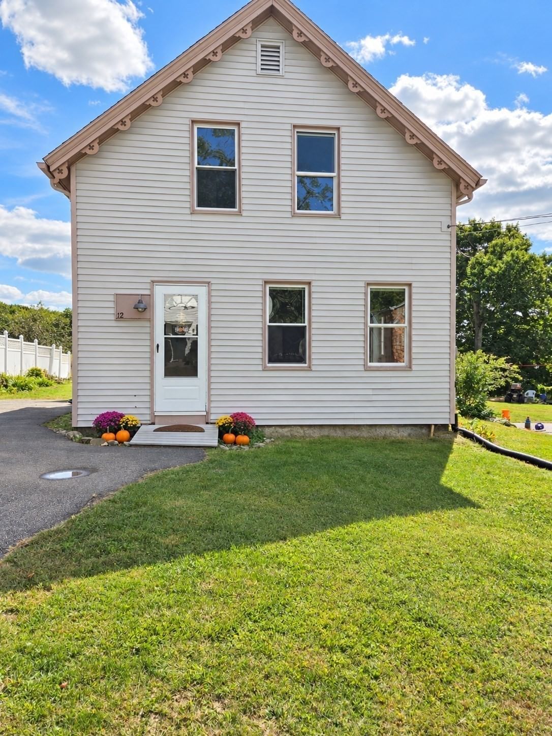 12 Brightside St Millbury — Photo 2 of 33