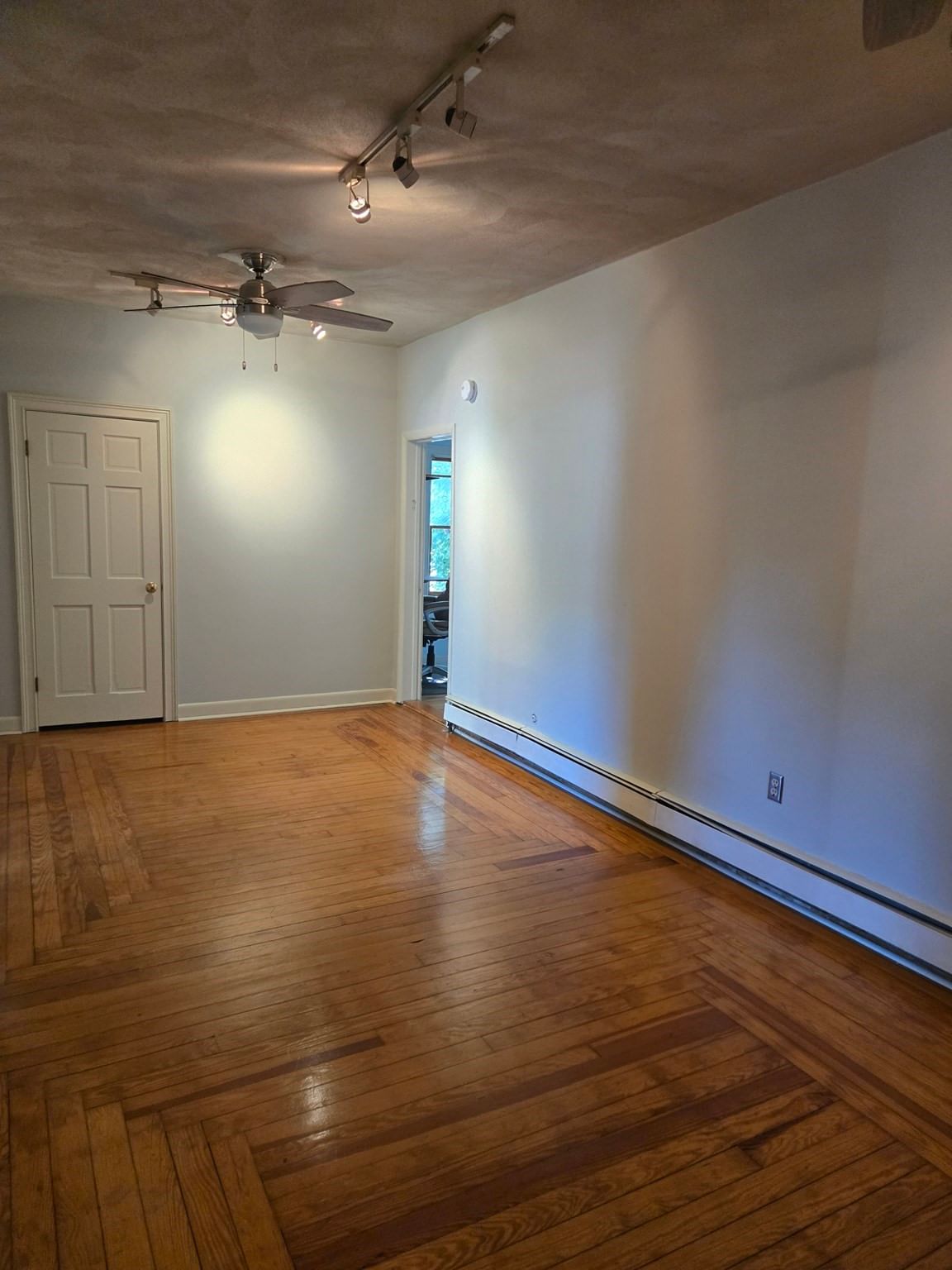 27 Arnold Road North Attleboro — Photo 3 of 37