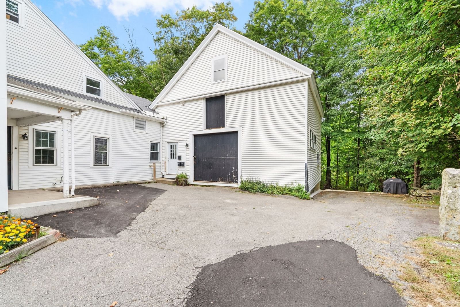 49 South St Northborough — Photo 2 of 25
