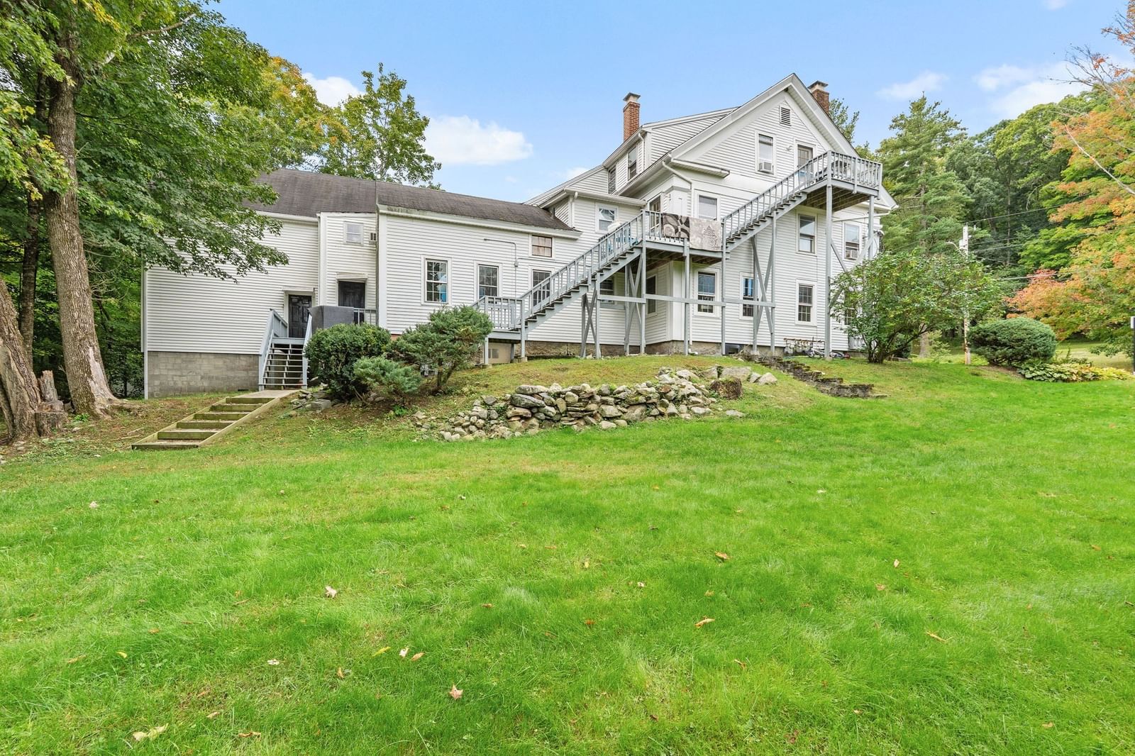 49 South St Northborough — Photo 3 of 25