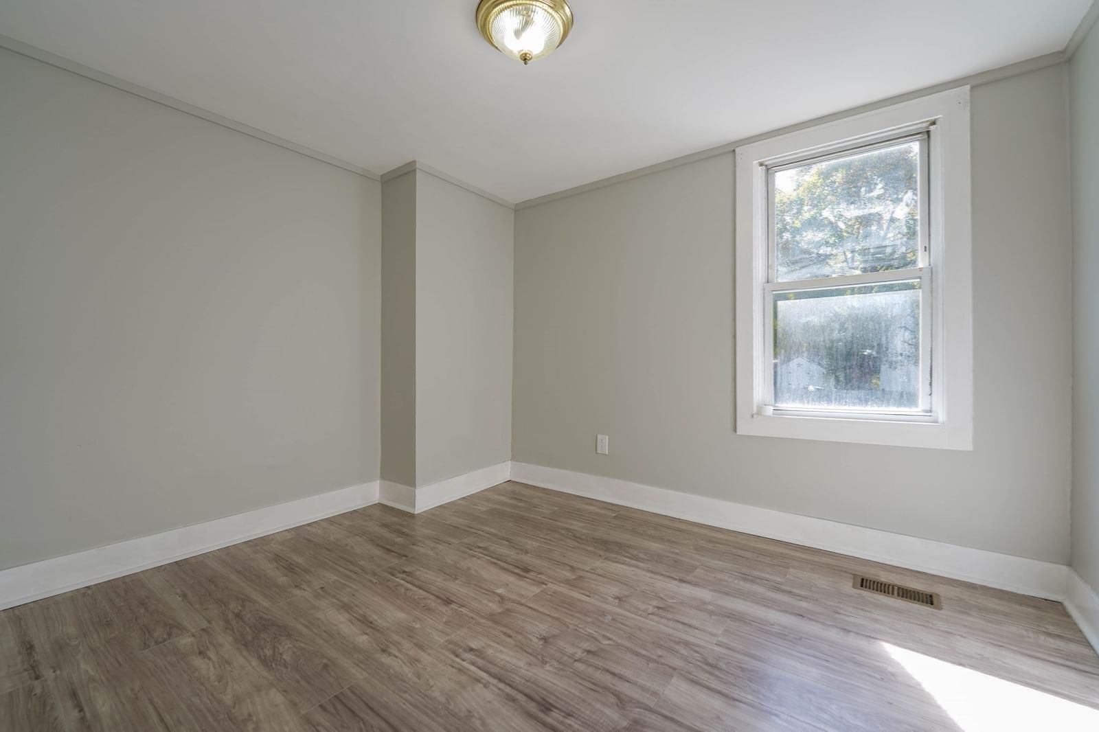 252 Somerset Avenue Taunton — Photo 6 of 26