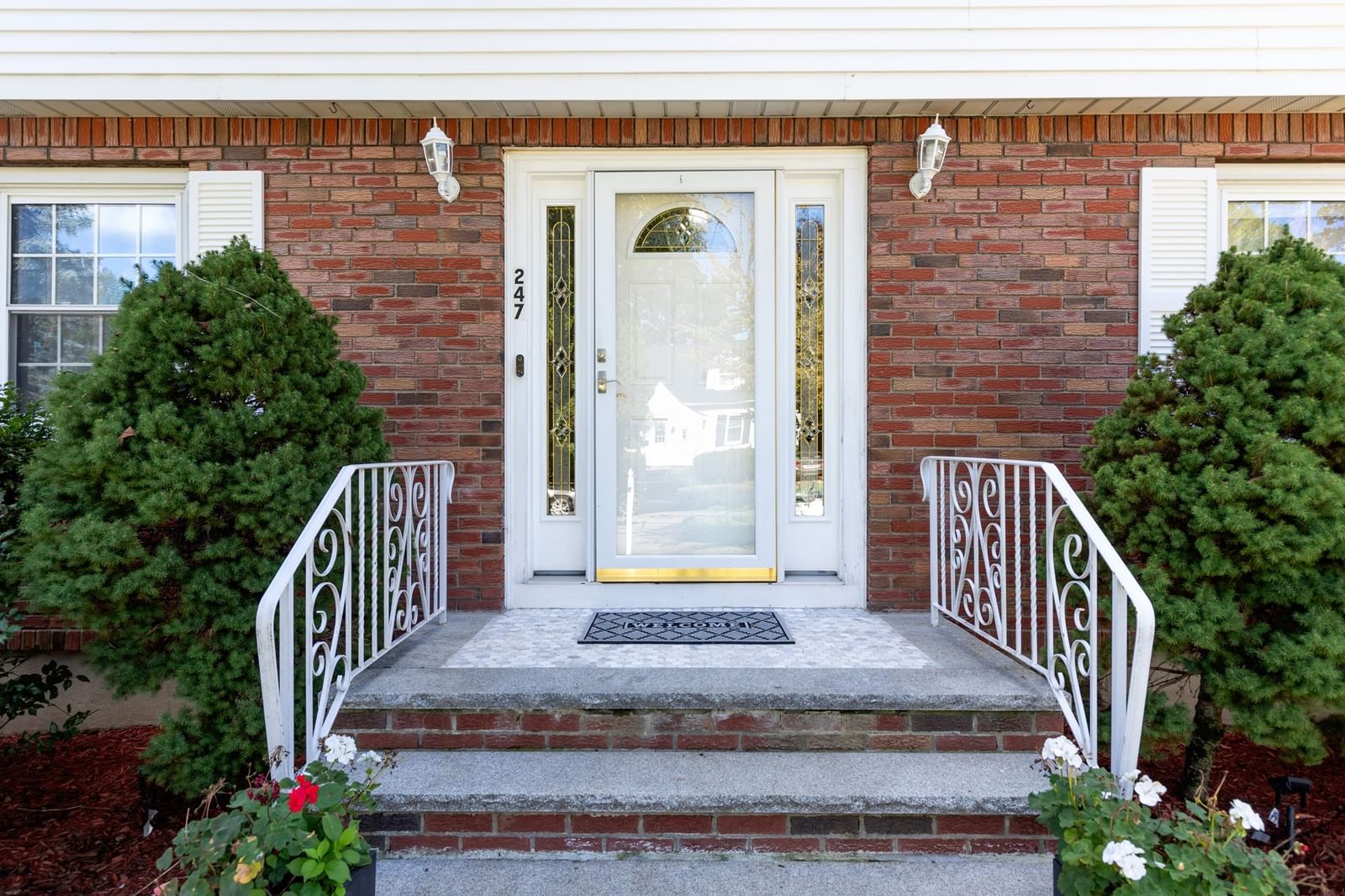 247 Channing Rd Belmont — Photo 3 of 37