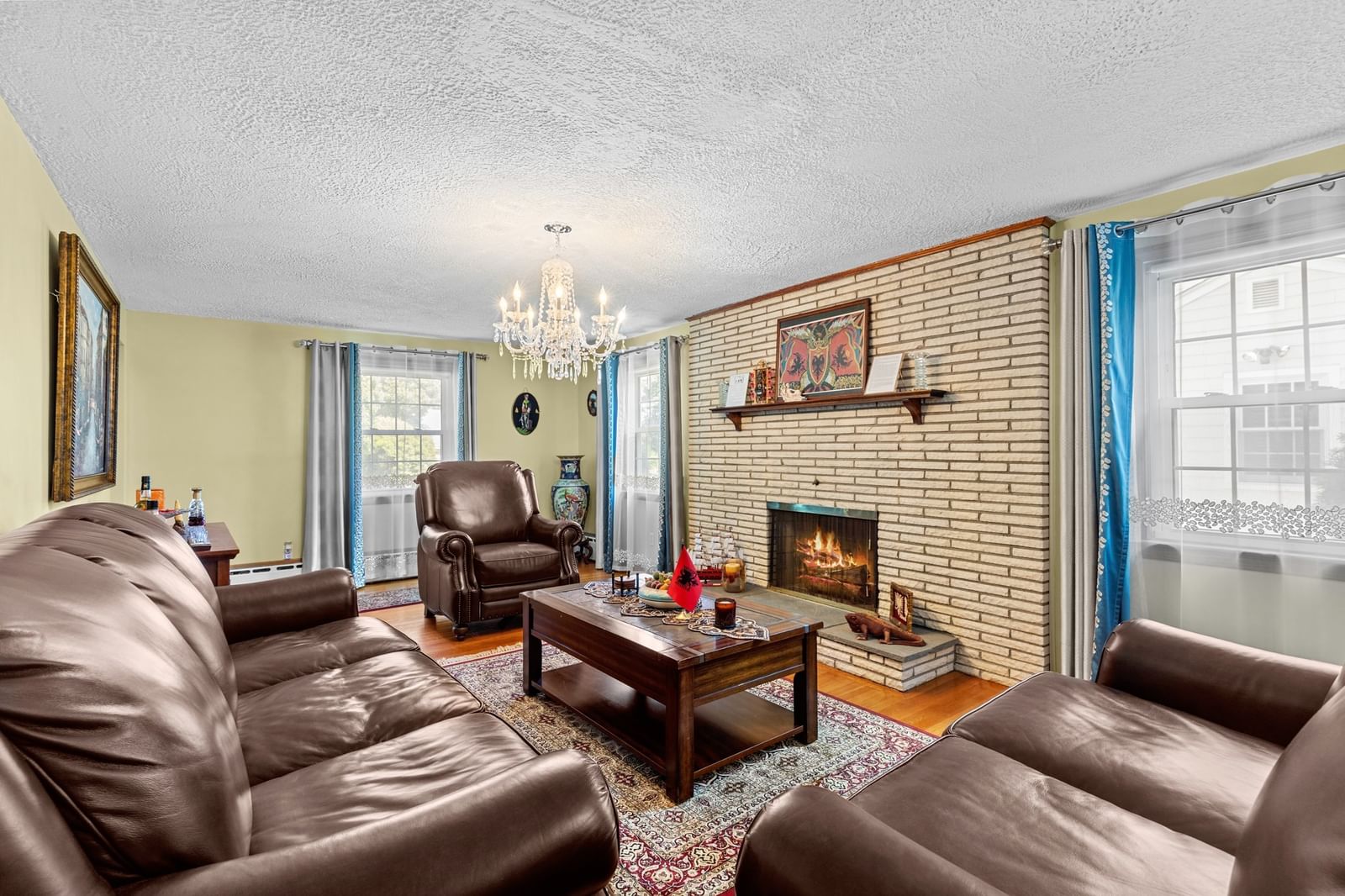 247 Channing Rd Belmont — Photo 6 of 37