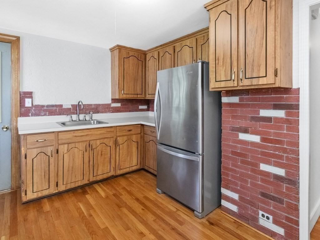 63 Rockridge Road Waltham — Photo 10 of 42