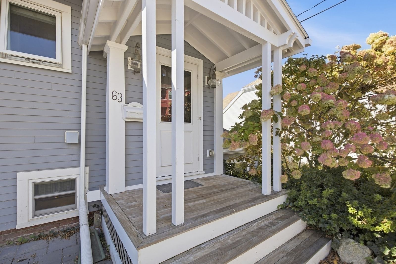 63 Harbor View Ave Winthrop — Photo 4 of 37