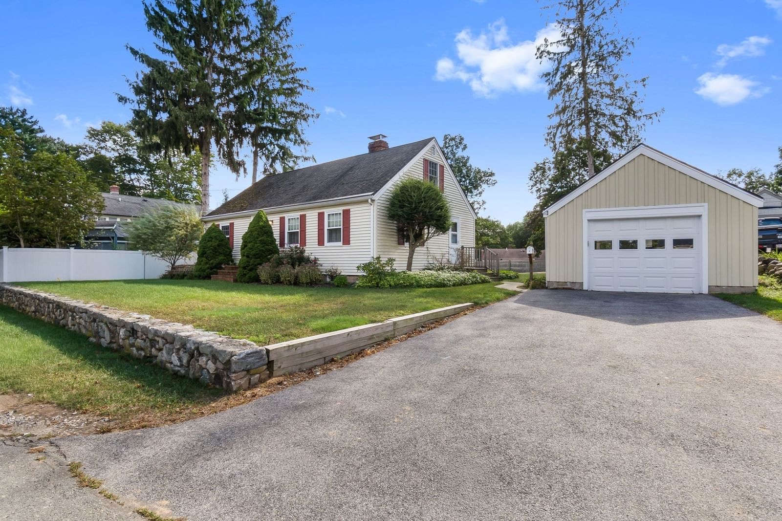 8 Savoy Rd. Hamilton — Photo 2 of 22