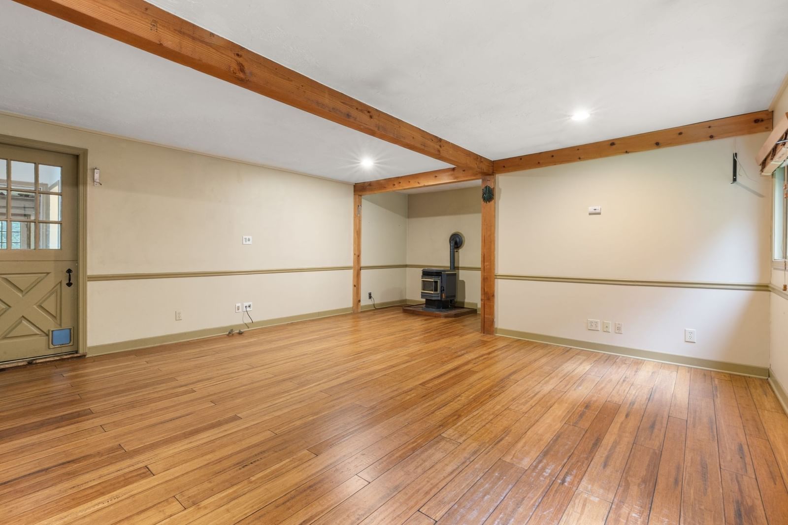 609 Oxford St  S Auburn — Photo 2 of 42