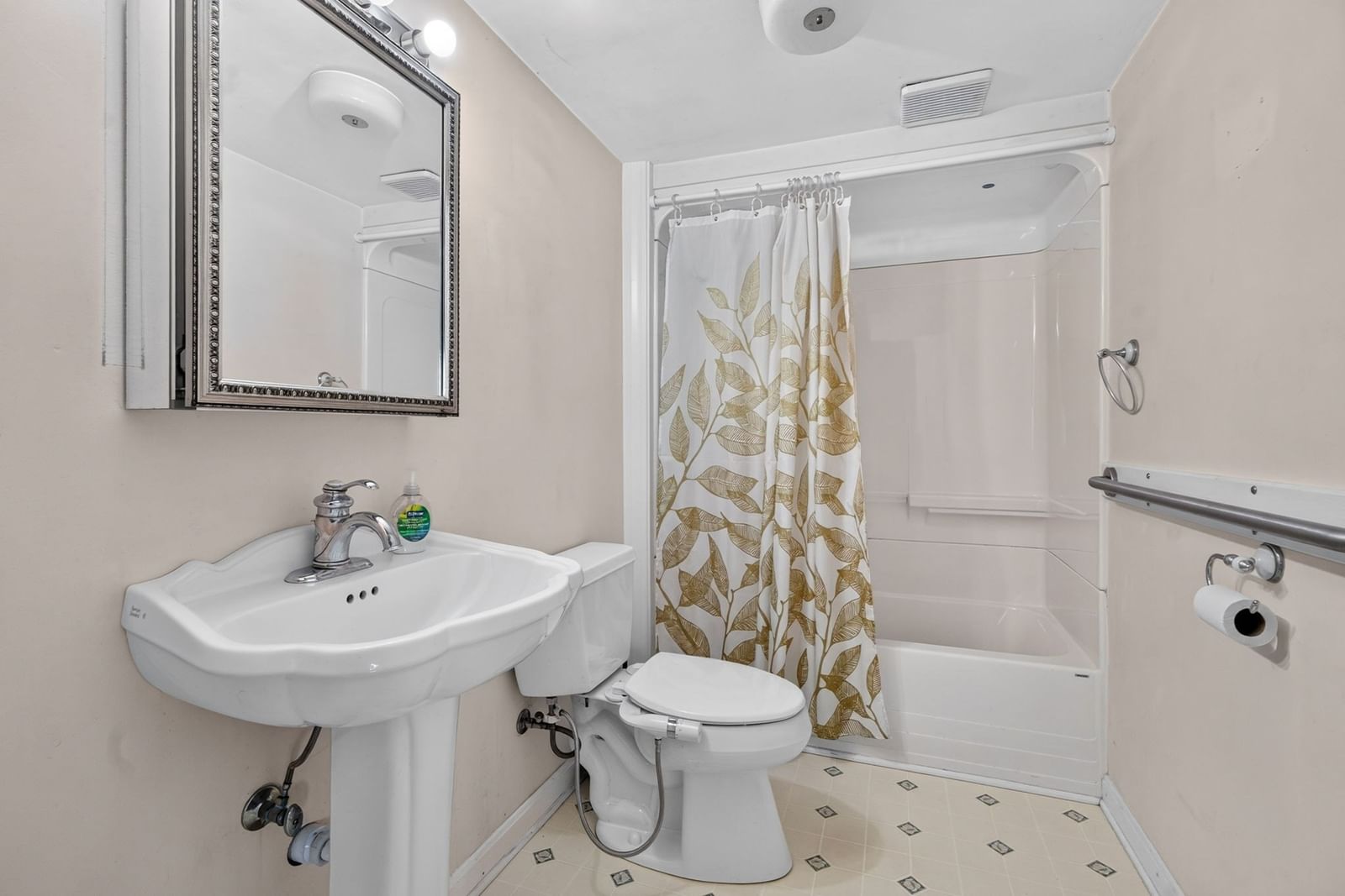 37 Chipaway Rd Freetown — Photo 13 of 27