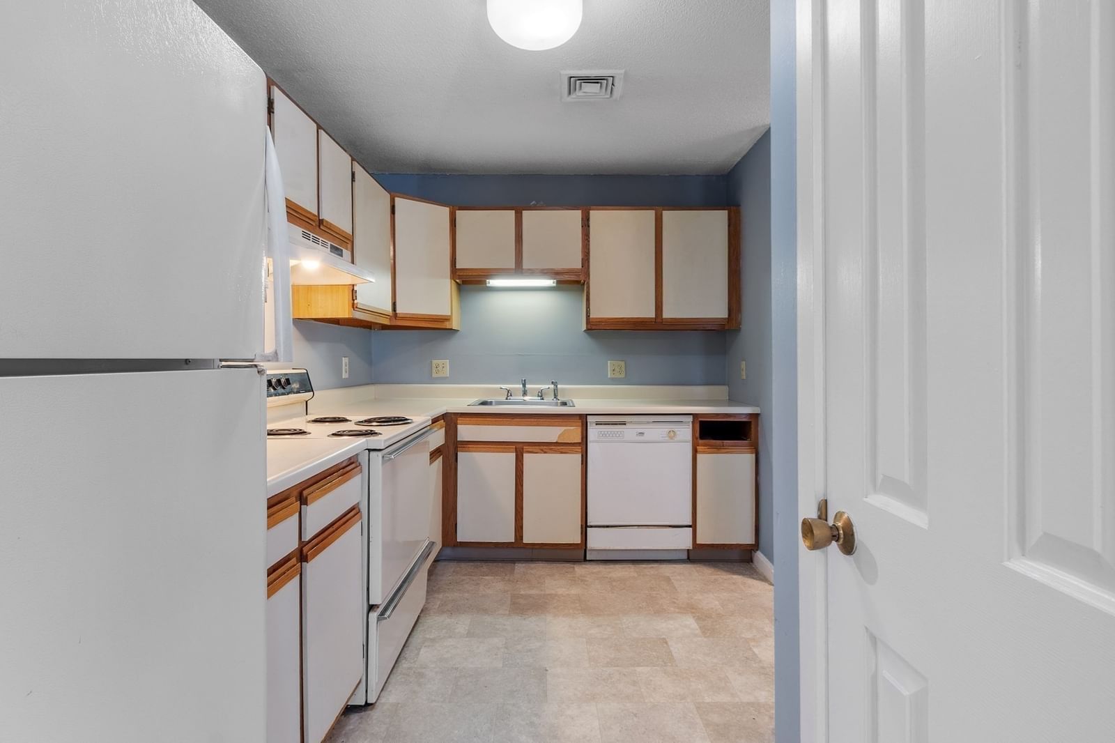 1508 Gorham Street #102 Lowell — Photo 4 of 23
