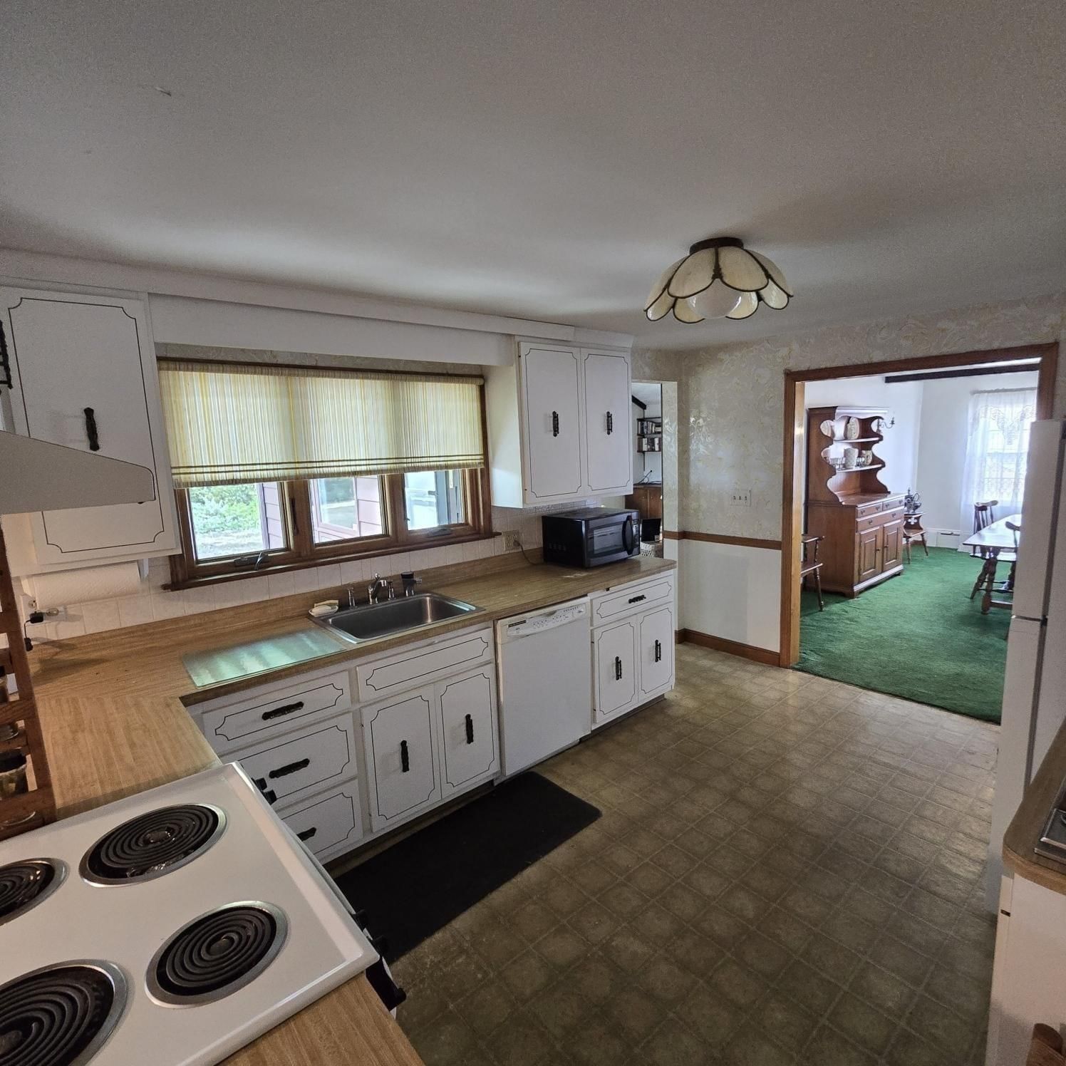 59 Kenelworth Ave Brockton — Photo 7 of 23