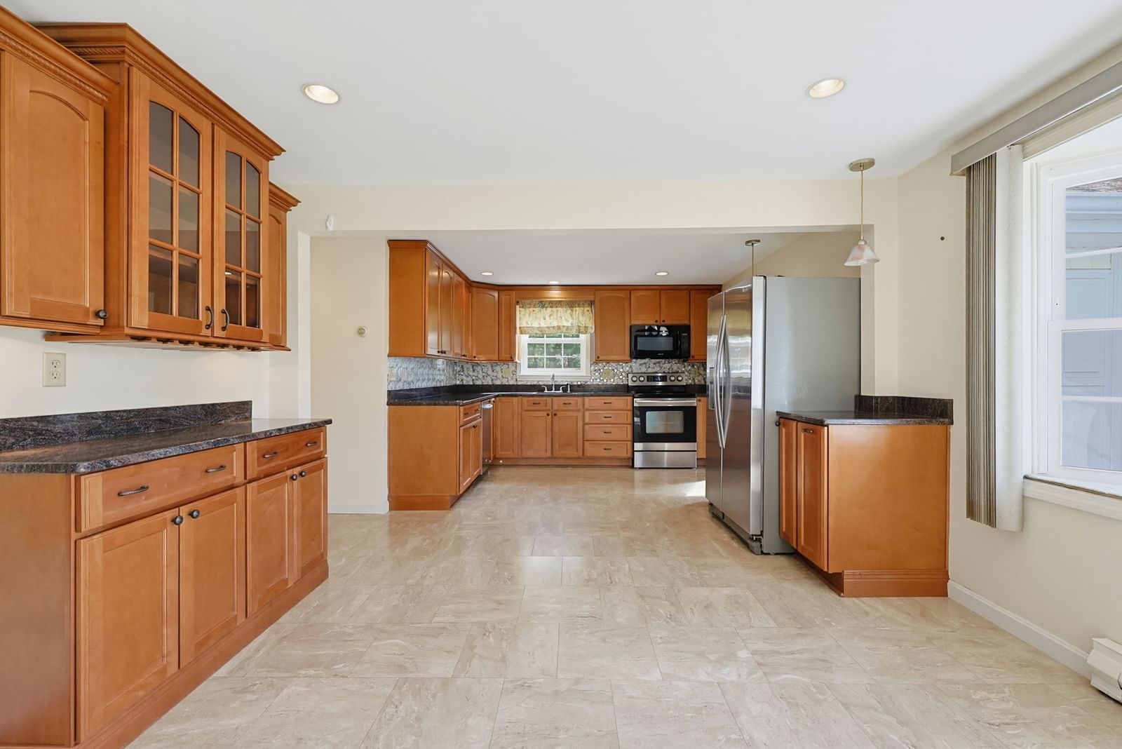 88 Darren Dr. Brockton — Photo 4 of 29