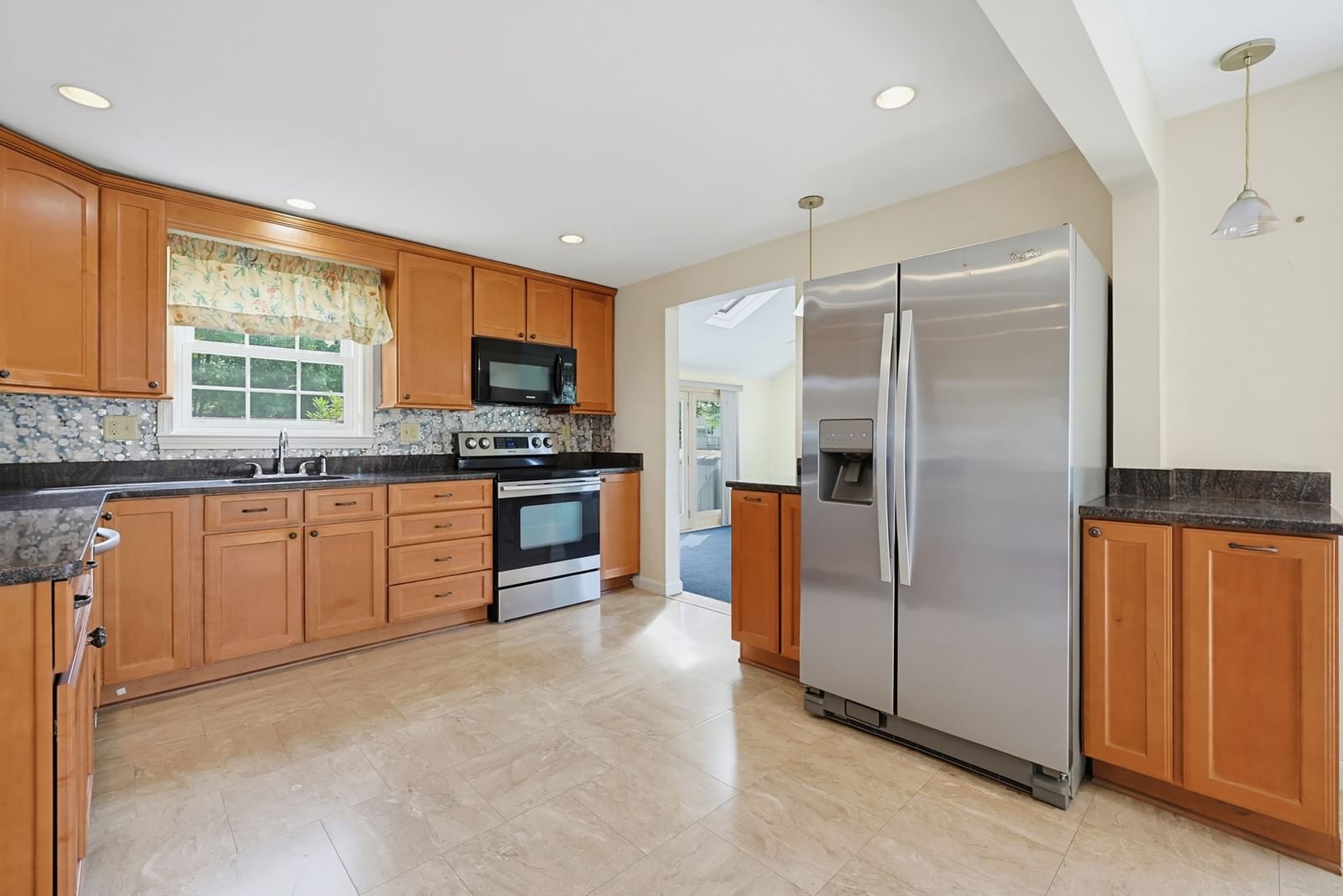 88 Darren Dr. Brockton — Photo 5 of 29