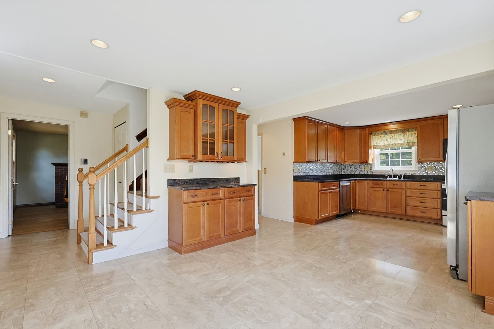 88 Darren Dr. Brockton — Photo 8 of 29