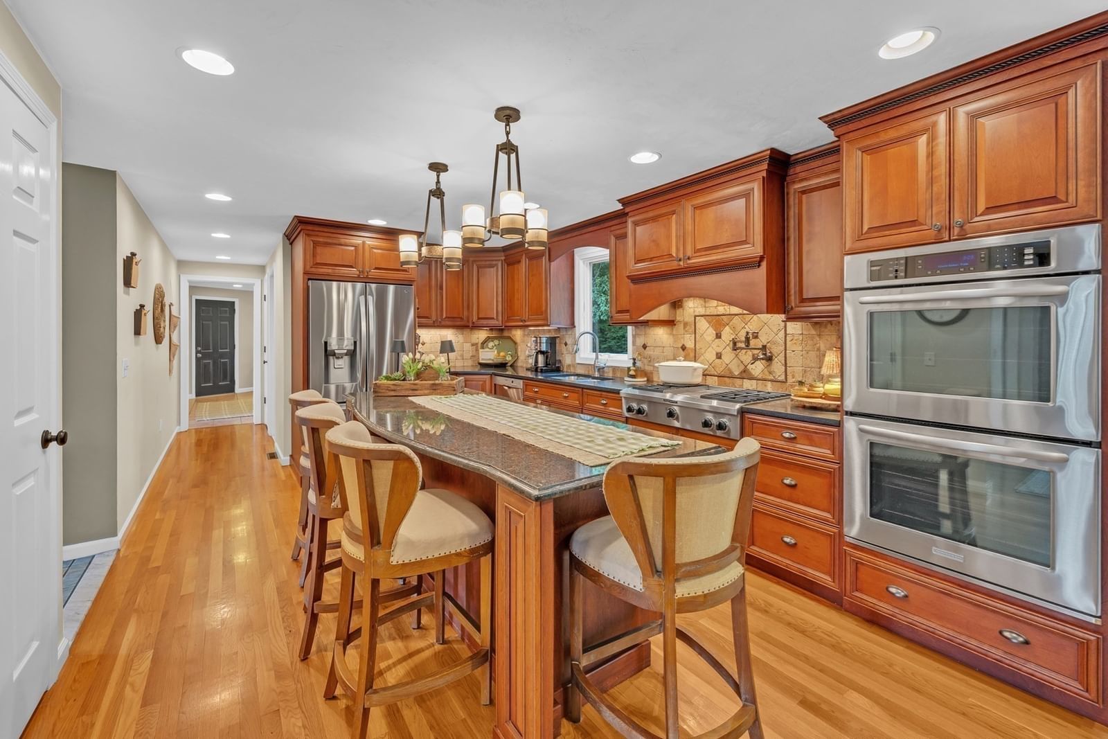 93 Mcclellan Rd Sutton — Photo 2 of 42
