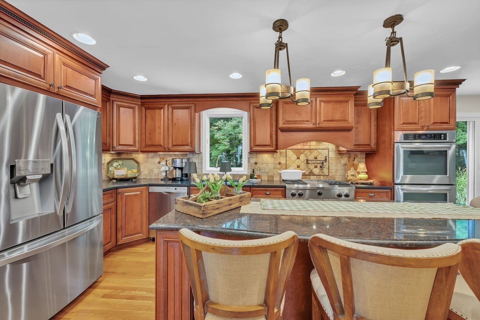 93 Mcclellan Rd Sutton — Photo 4 of 42