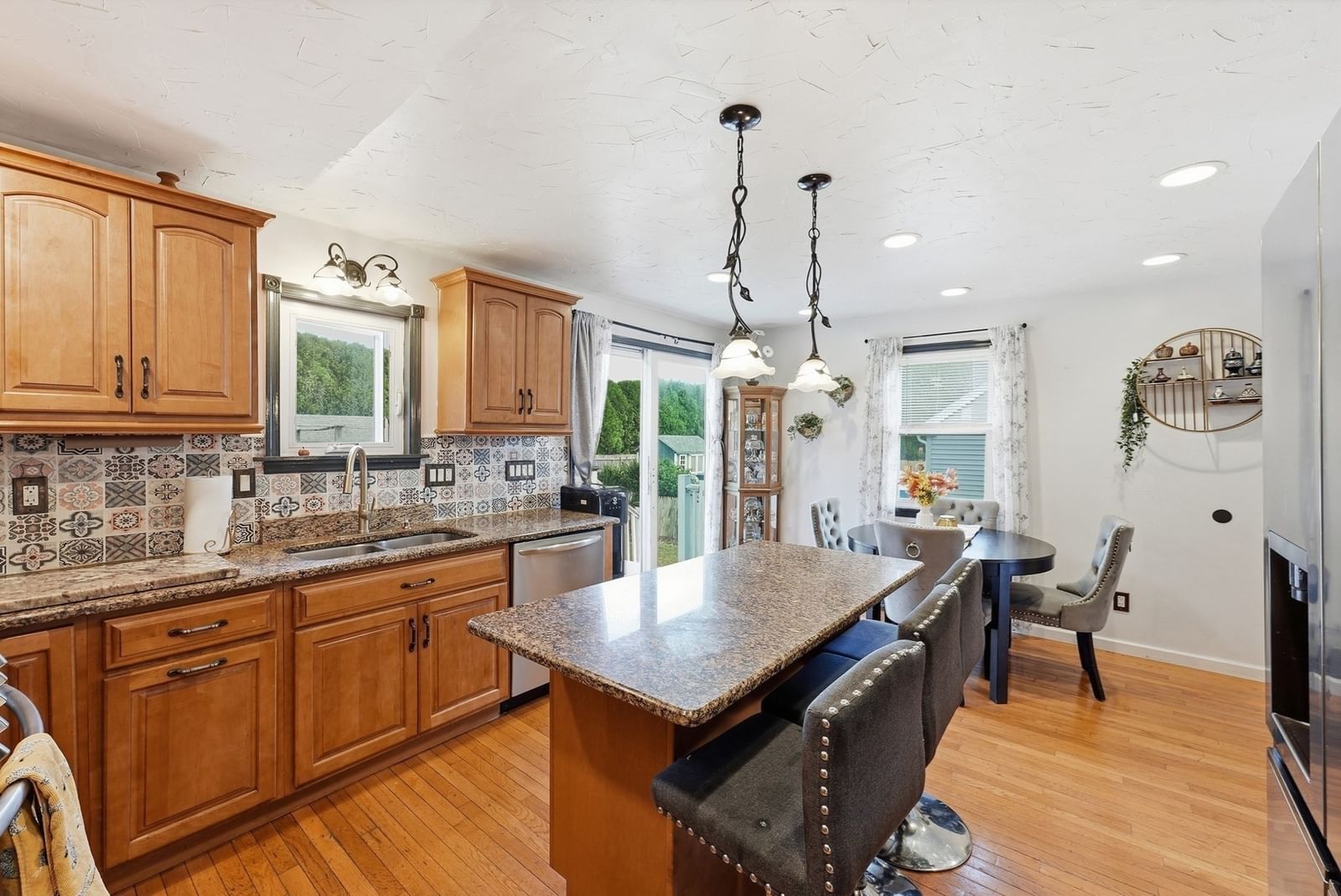 68 Alhambra Cir N Agawam — Photo 10 of 39