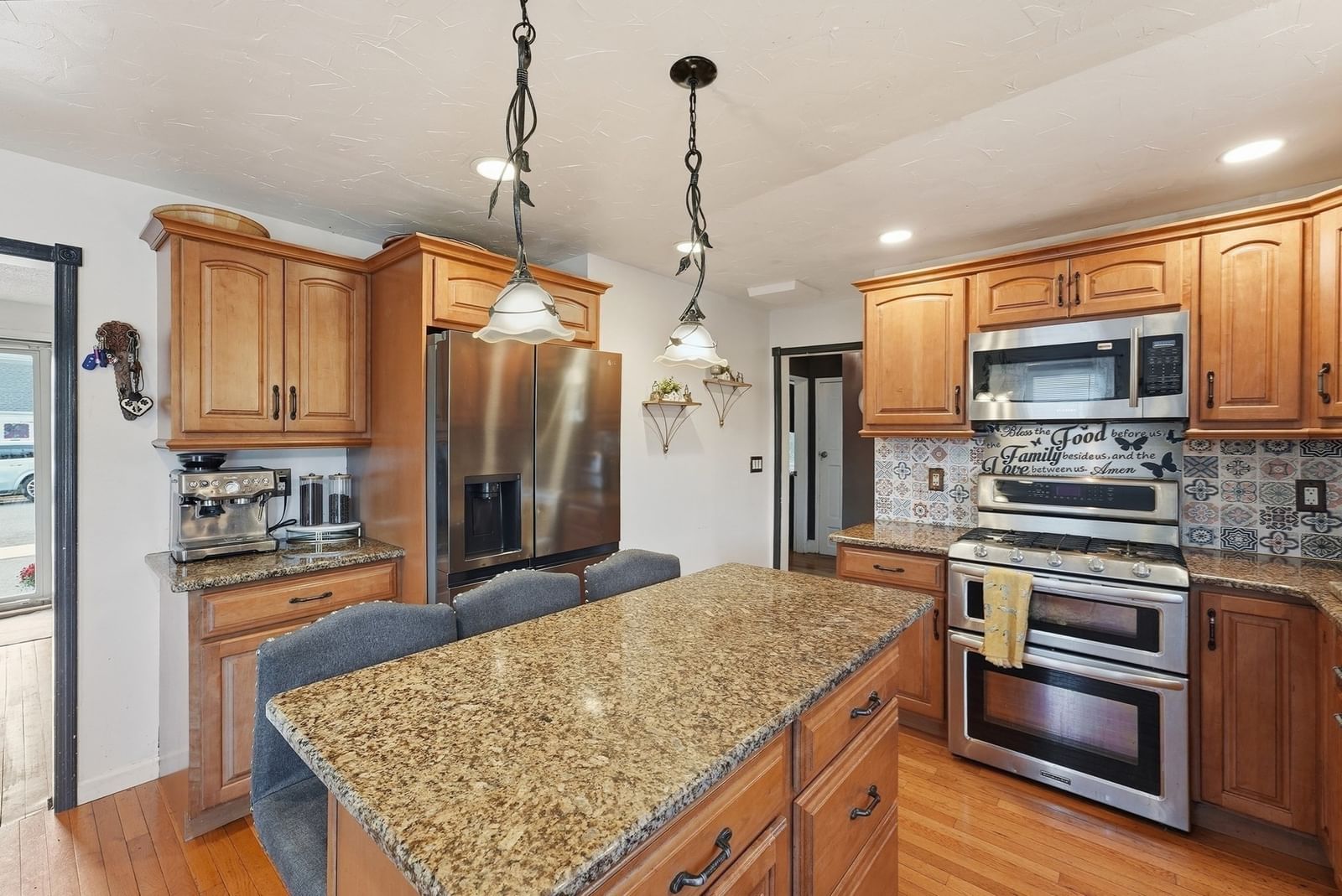 68 Alhambra Cir N Agawam — Photo 12 of 39