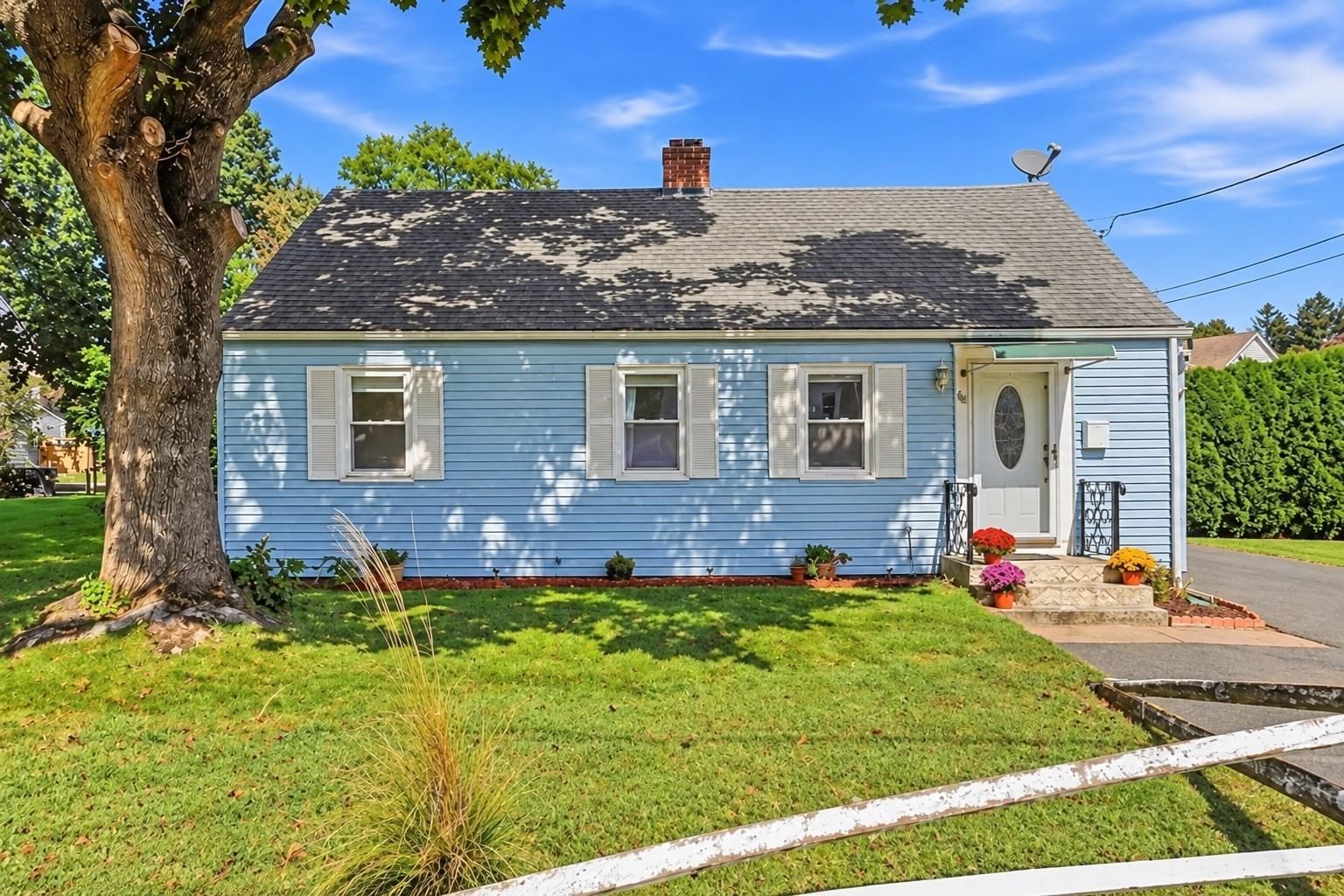 68 Alhambra Cir N Agawam — Photo 2 of 39