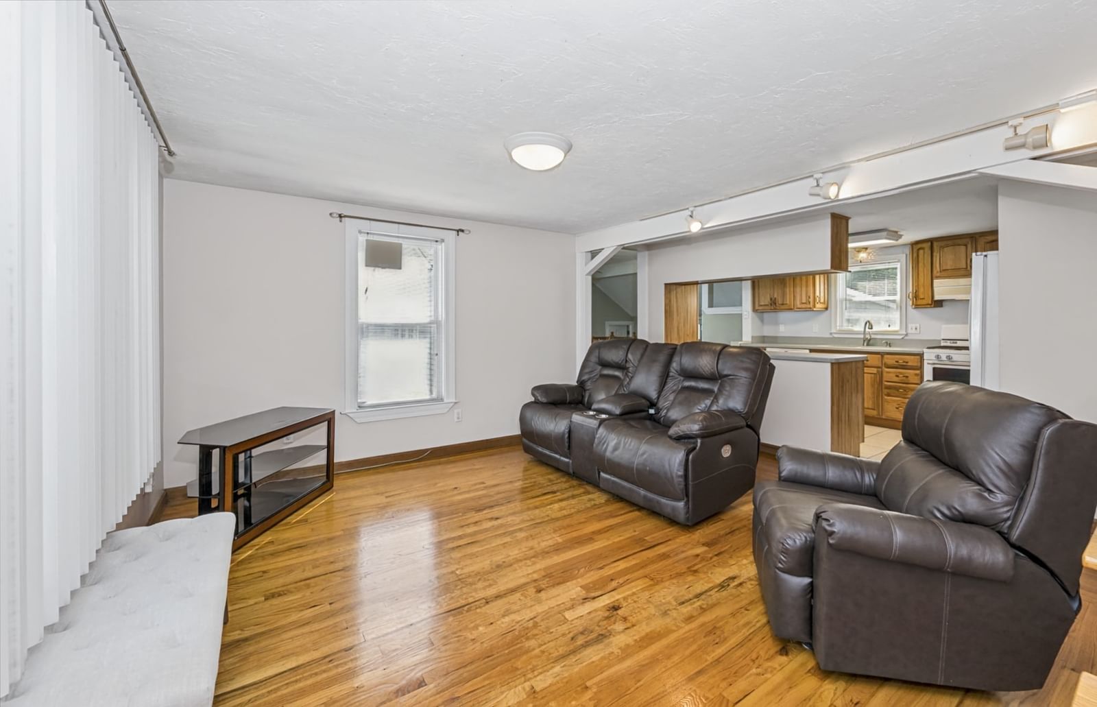 4 Amos St Tewksbury — Photo 3 of 42