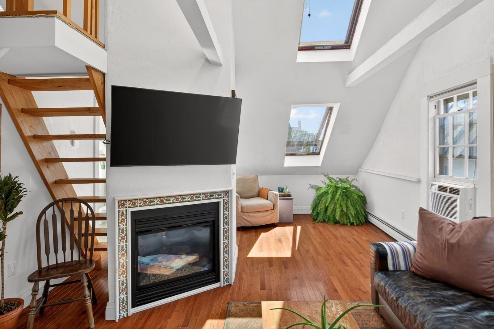 127 Bradford Street #4 Provincetown — Photo 5 of 22