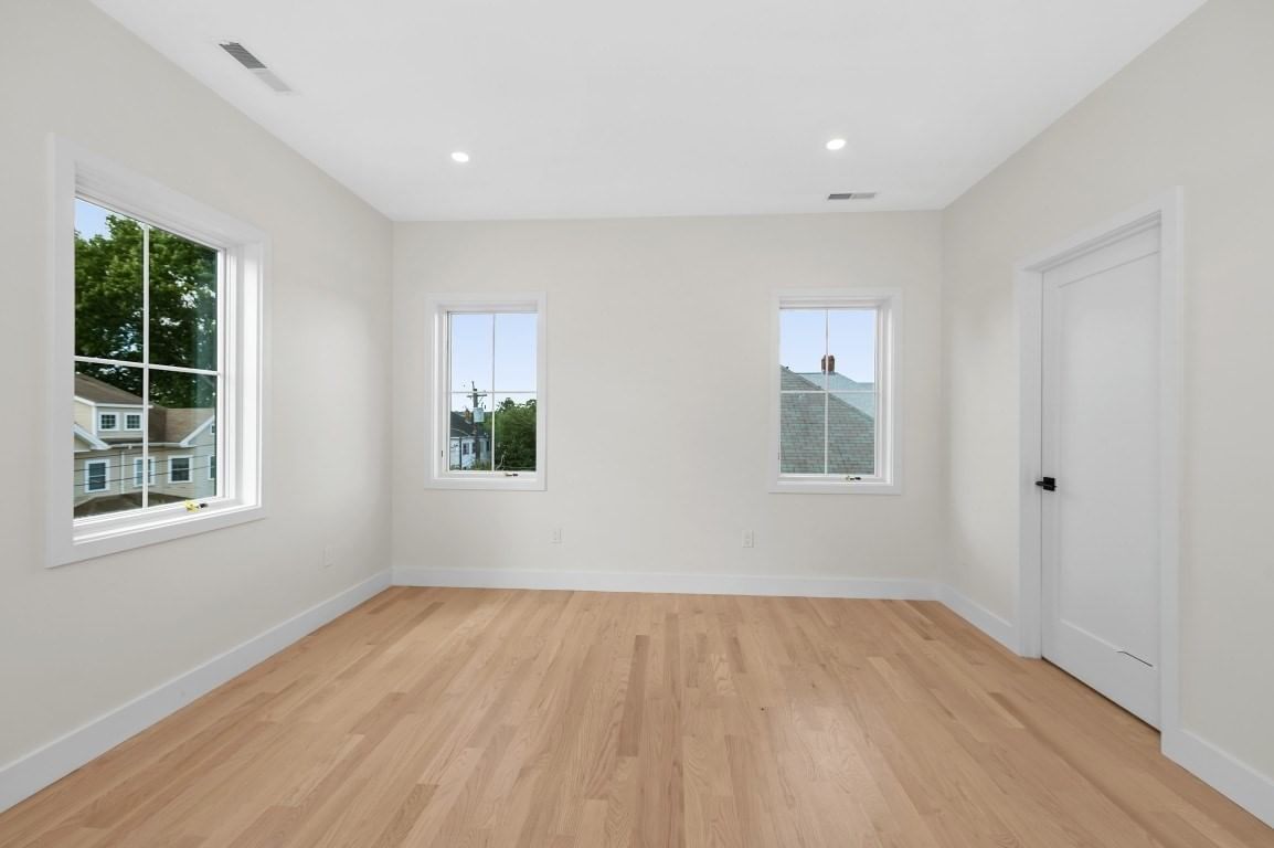 66 Orange Street #1 Waltham — Photo 17 of 29