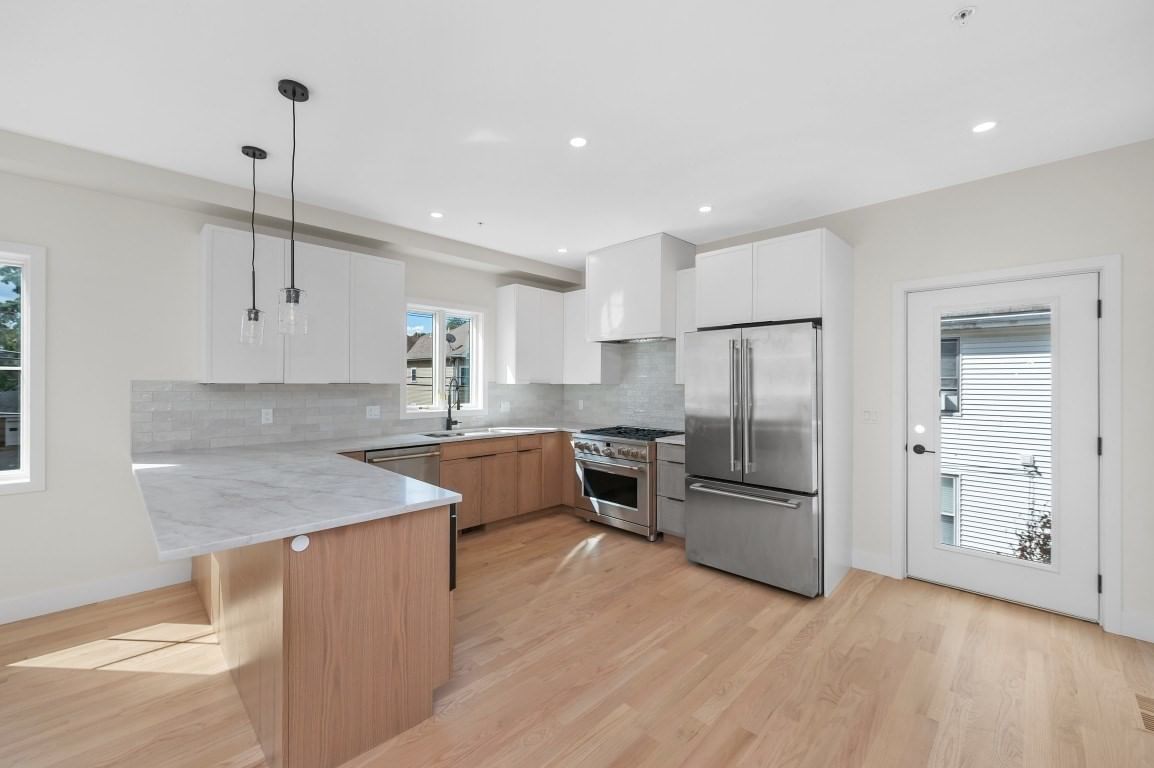 66 Orange Street #1 Waltham — Photo 2 of 29