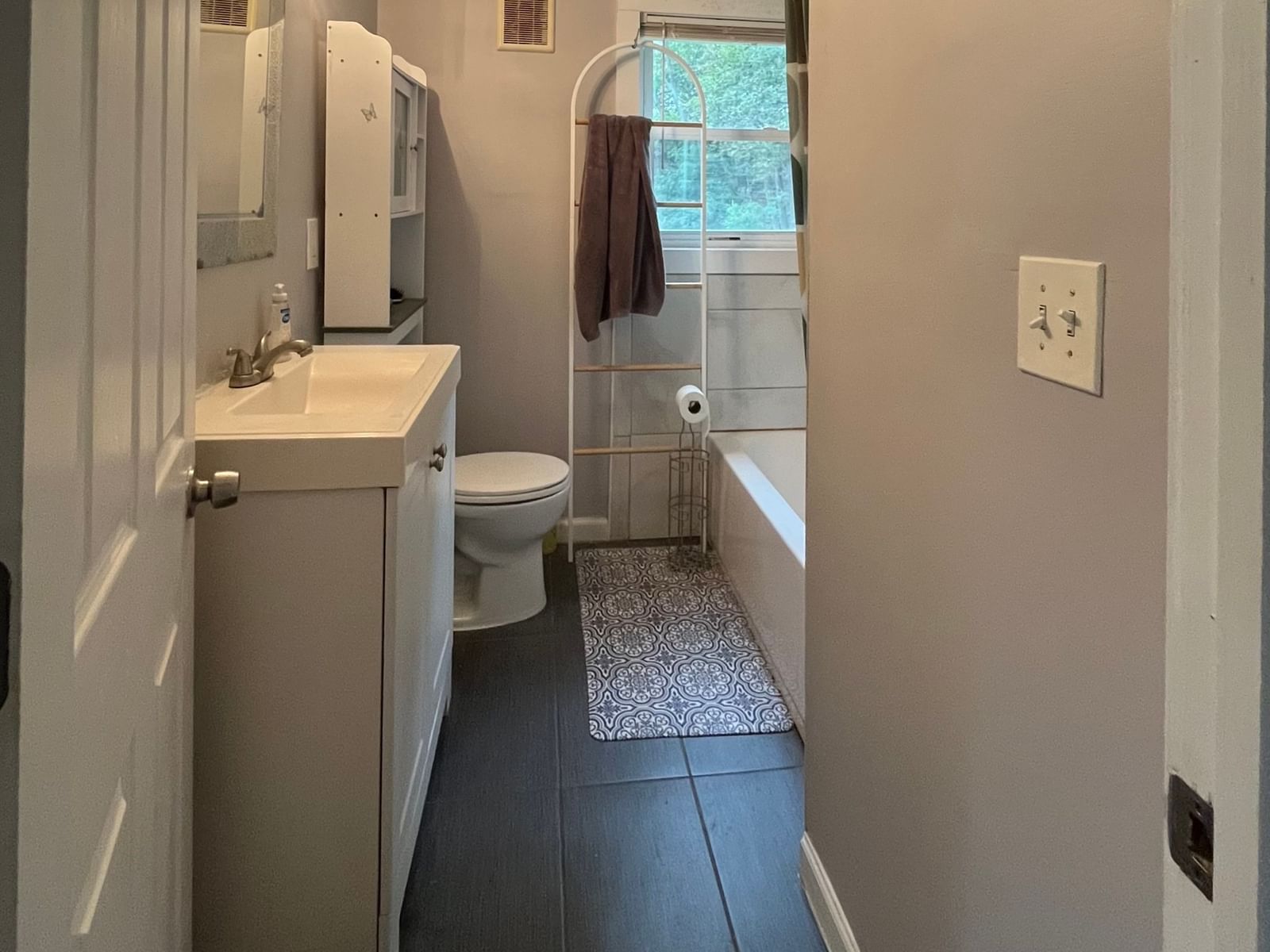 30 Amesbury St Worcester — Photo 10 of 19