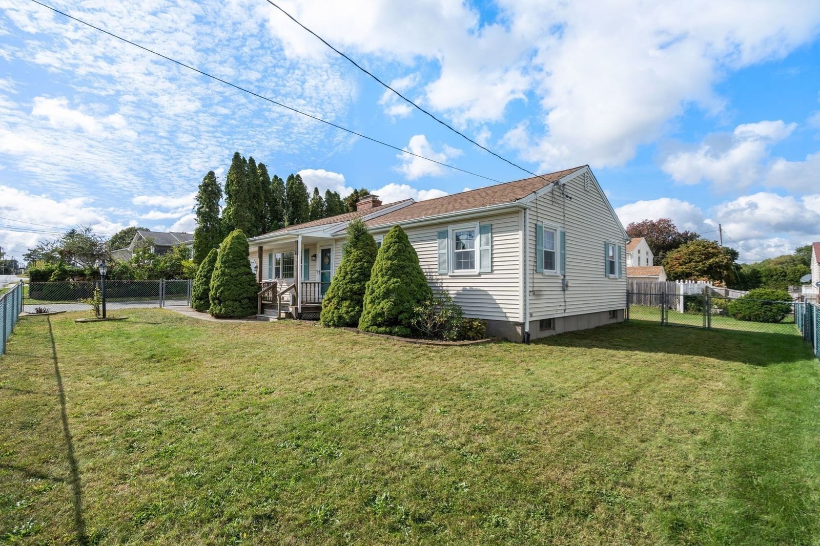 935 Allen St Dartmouth — Photo 4 of 36