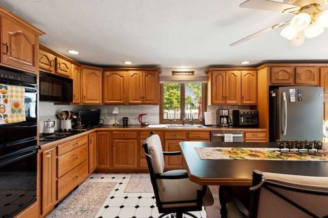 15 Marlboro Rd Woburn — Photo 16 of 36