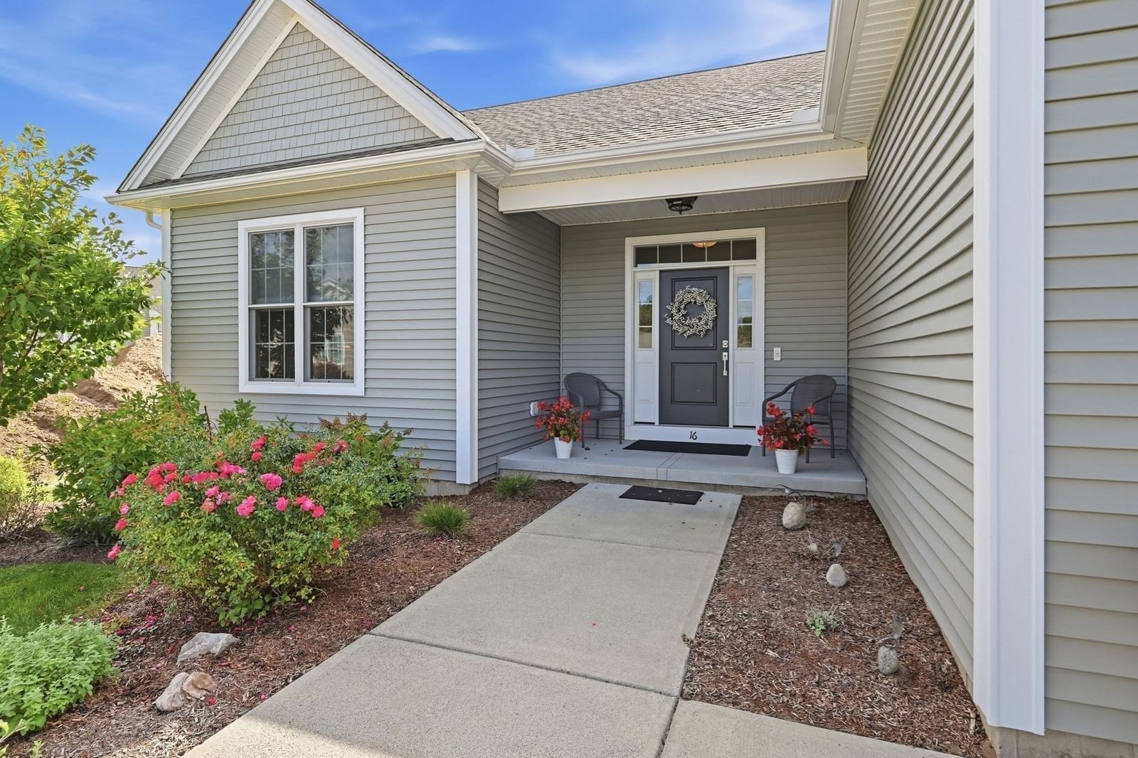 16 Ribbon Grass Ln #16 East Longmeadow — Photo 4 of 42