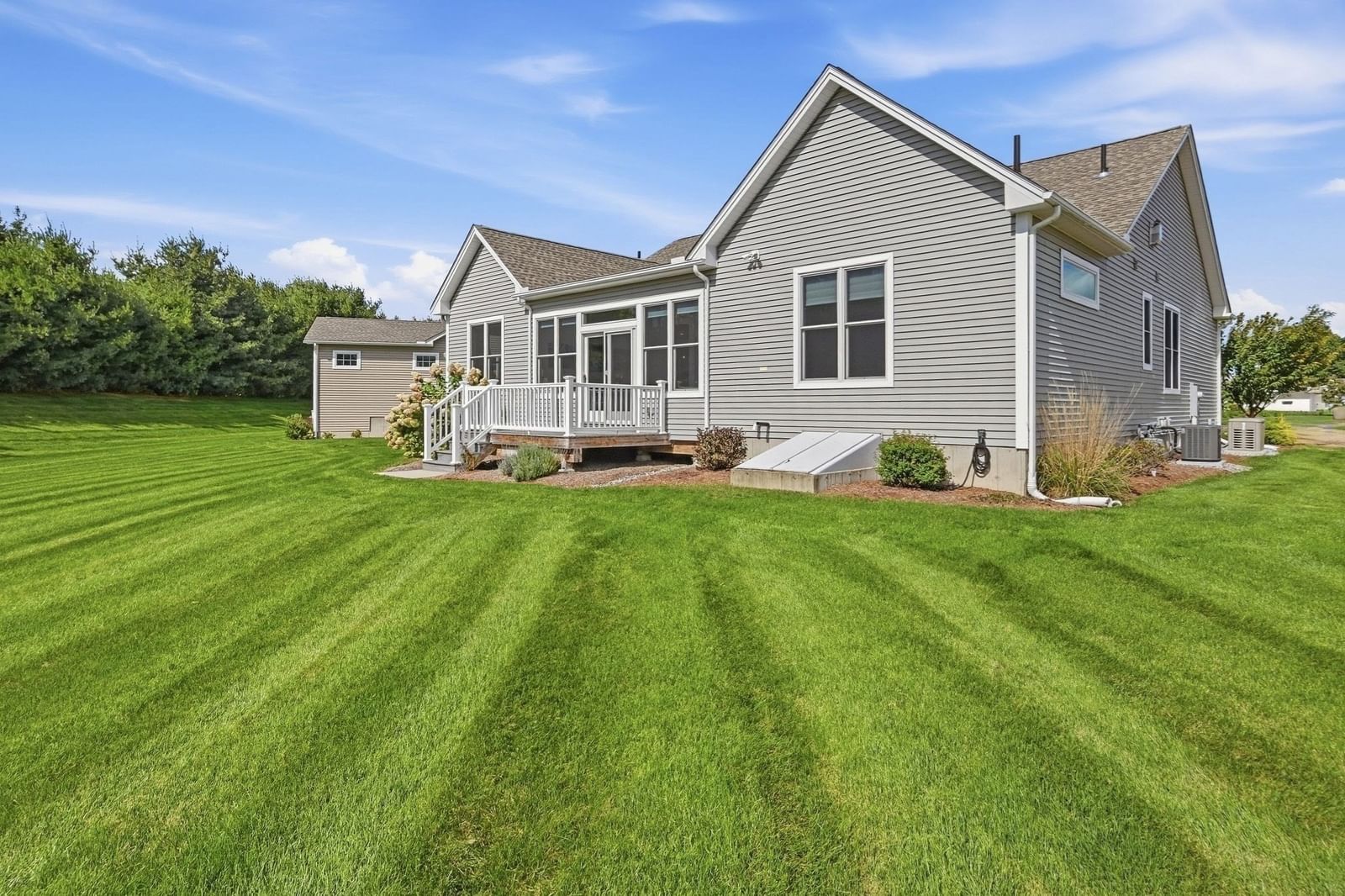 16 Ribbon Grass Ln #16 East Longmeadow — Photo 41 of 42
