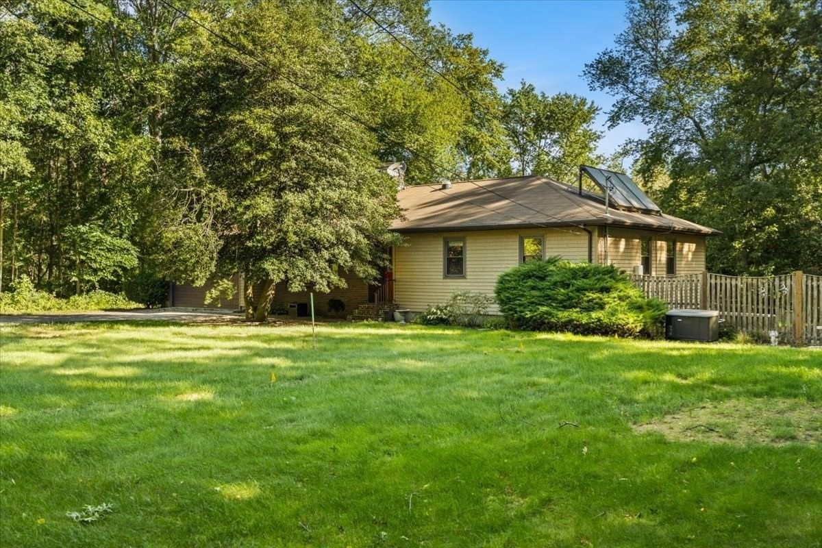 95 Christopher Cr Westport — Photo 4 of 41