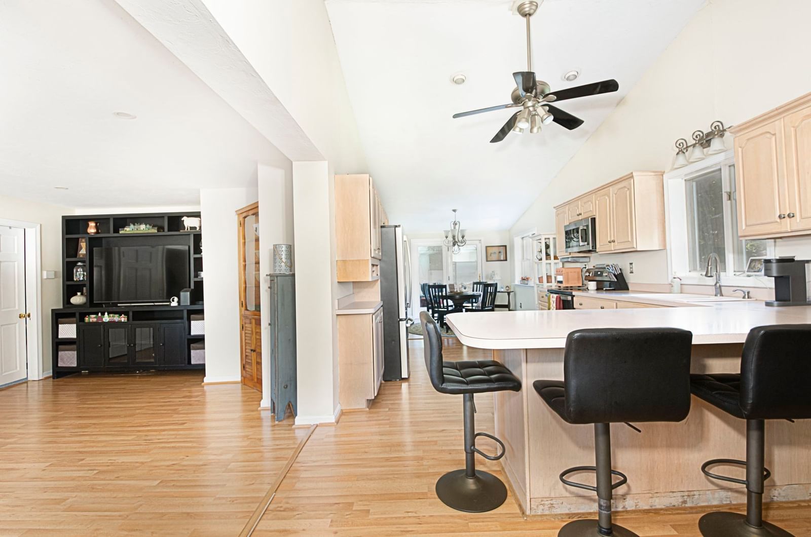 24 Lake St Hudson — Photo 6 of 36