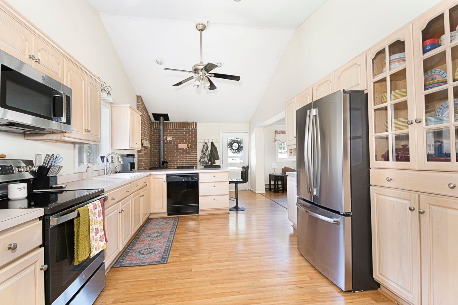 24 Lake St Hudson — Photo 8 of 36